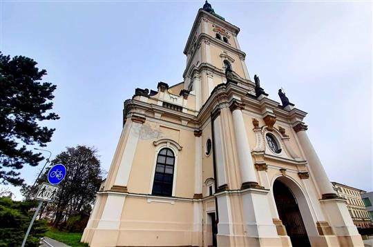 Město přispívá na památky: opravy se dočká socha i kostelní lavice