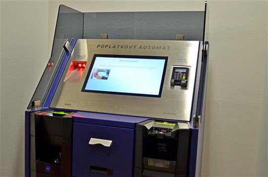 Městský úřad ke konci roku spustil univerzální poplatkový automat