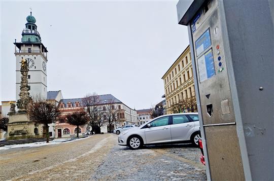 Vyškov jde s dobou. Parkování půjde zaplatit kartou, lístky končí