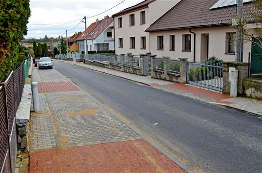 Stejskalova ulice: parkování na jedné straně i jistější pohyb chodců