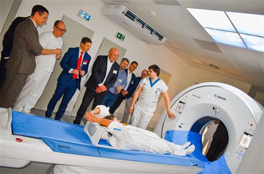 Nový CT skener s umělou inteligencí pomáhá pacientům i lékařům