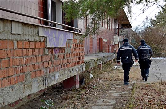 Strážníci vyzývají k obezřetnosti. Zloděje lákala přední kola