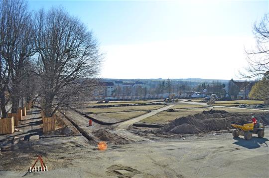 Tisíce květin, víc života i zábavy. Proměna zámecké zahrady pokračuje