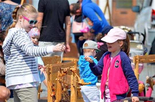 Hudba, spolky i autorský market. Festival Uprostřed města se vrací