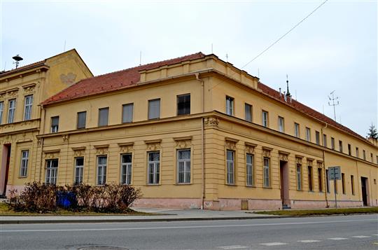 Nový život pro starou budovu: po rekonstrukci vojenské byty